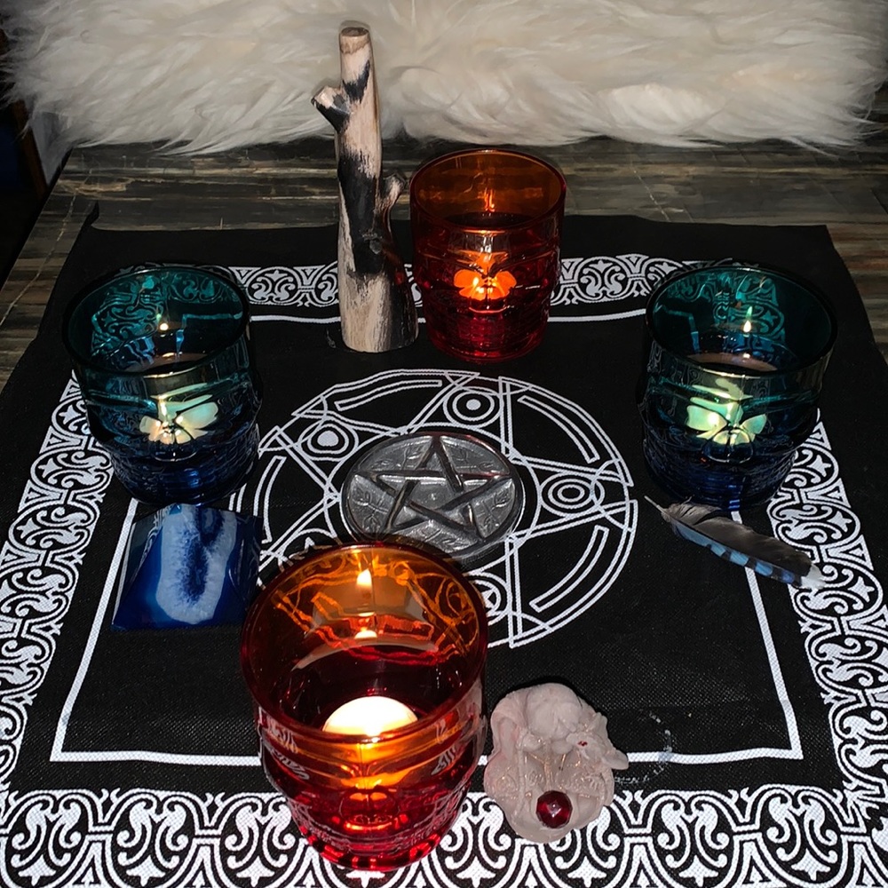 Skull candle tealight holder